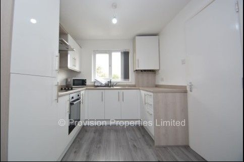 4 Bedroom House near Leeds University - Photo 1