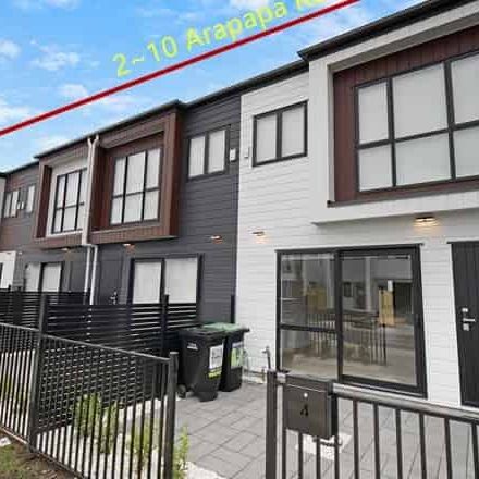 Stunning Three Bedroom Town House - Photo 1