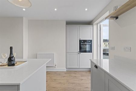 2 bedroom penthouse to rent - Photo 4