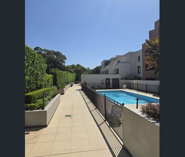 Beautiful & Quiet Fully Furnished 1-Bedroom Apartment with Courtyar... - Photo 5