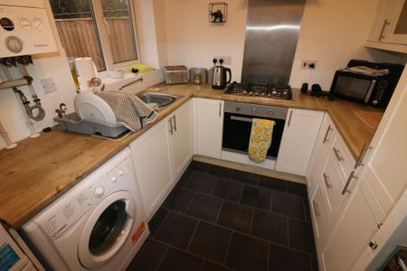 2 bedroom semi-detached house to rent - Photo 2