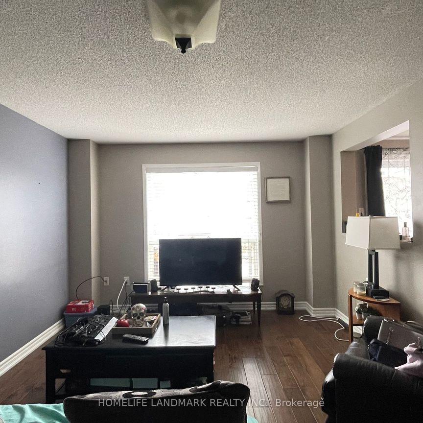 Semi-Detached Home For Lease | S8117210 - Photo 1