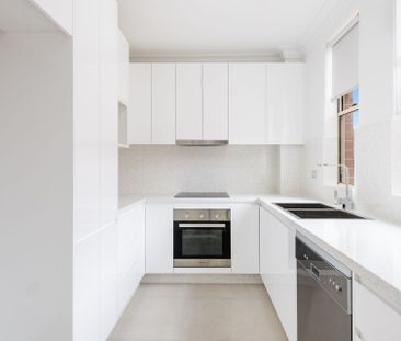 Stylish Beachside Apartment - Photo 3