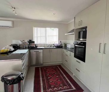 Charming Single Level House - Photo 4