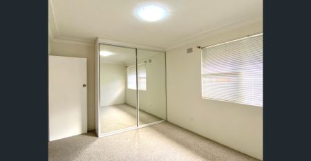 RENOVATED & READY - Photo 2