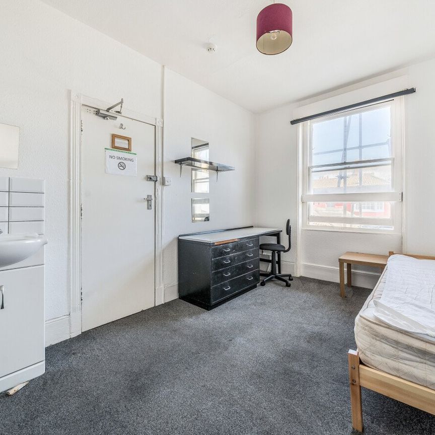 property to rent - Photo 1