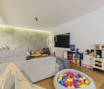 Stunning townhouse with garden and private pool for rent in Mistral... - Photo 2