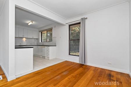 Spacious 3 Bedroom Home - Photo 5