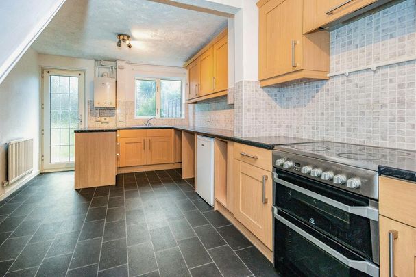 3 bedroom terraced house to rent - Photo 1