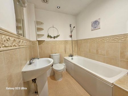 2 bedroom flat to rent - Photo 2