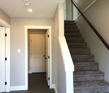 Beautiful Executive 4 Bedroom Home – Ladysmith TENANT PENDING - Photo 4