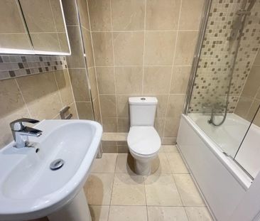 2 bedroom end of terrace house to rent - Photo 3