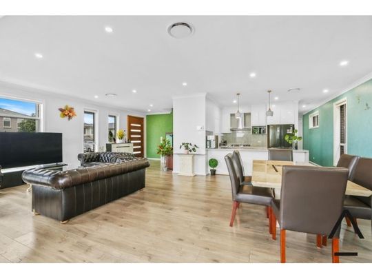 Modern 4-Bedroom Family Home in Prime Tallawong Location Private appointments welcome - Photo 1