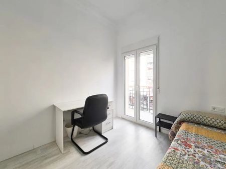 Carrer de Ramiro de Maeztu, Valencia, Valencian Community 46022 - Photo 2