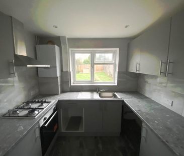 3 bedroom terraced house to rent - Photo 4