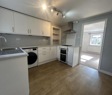 2 bedroom semi-detached house to rent - Photo 6