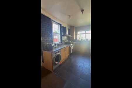 6 Bed Detached House, Birmingham Road, B70 - Photo 3