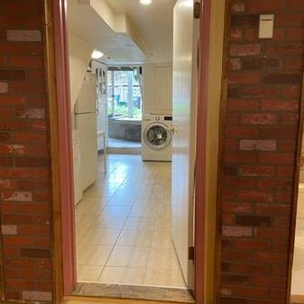 close to UBC 3 bedroom 1 bath house (share suite near UBC) - Photo 4