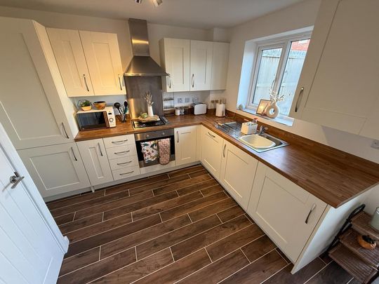 3 bedroom semi-detached house to rent - Photo 1