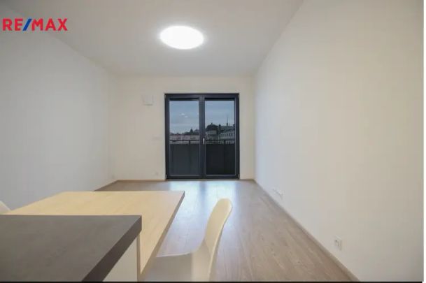 Pronájem novostavby bytu 1+kk s balkonem a sklepem, Brno – Zábrdovice - Photo 1