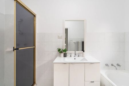 Three Bedroom Townhouse In Exclusive Boutique Complex - Photo 4