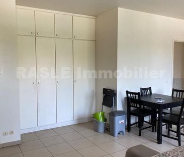 Location Appartement 2 pièces 49m² ST MAUR DES FOSSES 94100 - Photo 3