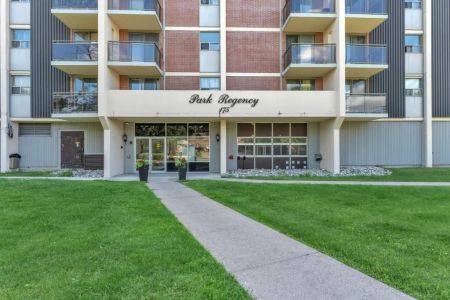 Park Regency Apartments - Photo 4