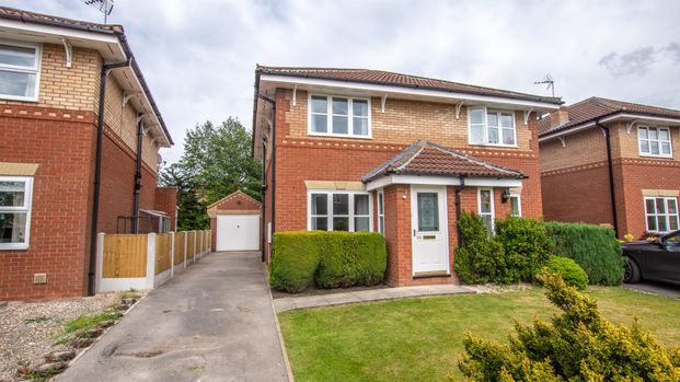 Thompson Drive, Strensall, York, YO32 5ZN - Photo 1