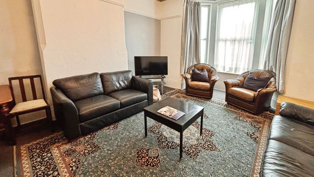 1 bedroom room to rent Gedling Grove, NG7 - Photo 1