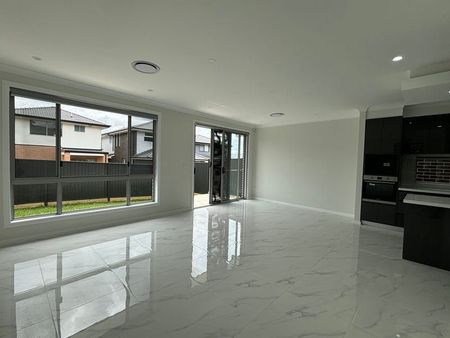 Brand New 5 Bedroom Family Home - Photo 2