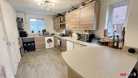 4 bedroom semi-detached house to rent - Photo 5