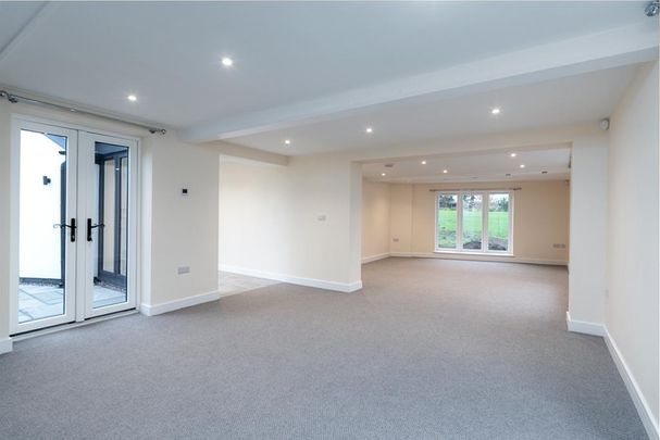 4 bedroom detached house to rent - Photo 1