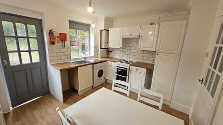 1 bedroom in a house share to rent - Photo 5