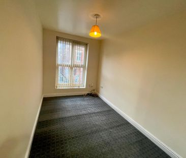 This charming newly painted and decorated 1-bedroom apartment is id... - Photo 3