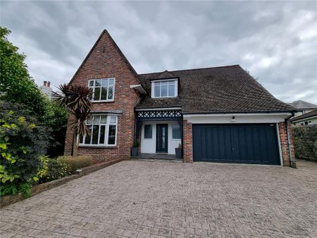 4 bedroom detached house to rent - Photo 2