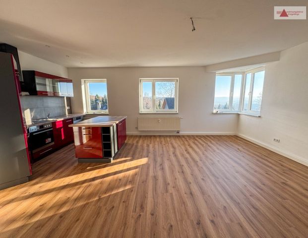 Neu renovierte, schicke 3-Raum-Wohnung in Beierfeld mit Einbauküche zu vermieten - Photo 1