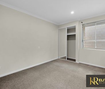 MODERN FAMILY LIVING IN PRIME LOCATION - Photo 3