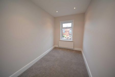 3 bed House - Mid Terrace for Rent - Photo 3