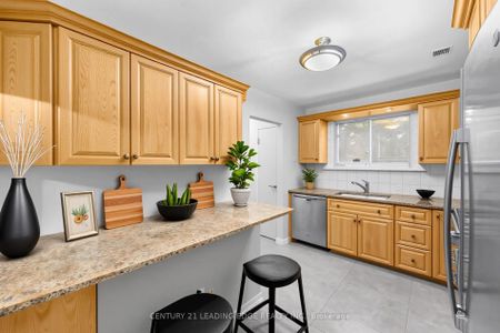 For Lease - 171 Phillip Murray Avenue Unit# Upper, Oshawa, Ontario - Photo 5