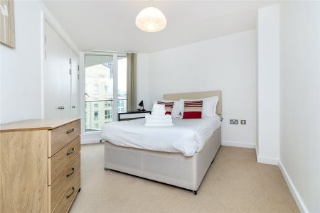 Water Gardens Square, Canada Water, London, SE16 flat to rent - Photo 3