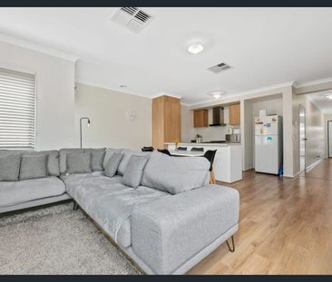 Modern Family Home in Prime Point Cook Location - Photo 3