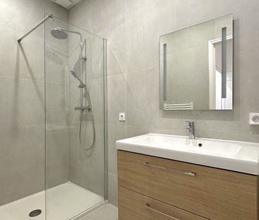 Location Appartement 3 pièces 64m² MARSEILLE 4ème - Photo 3