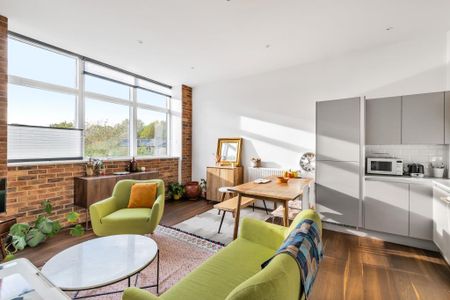 2 bedroom flat to rent - Photo 2