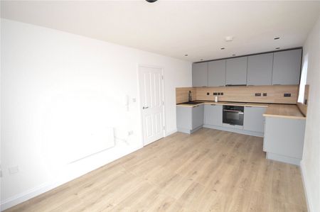 25, The Oaks, Leeds, West Yorkshire, LS10 4GZ - Photo 2