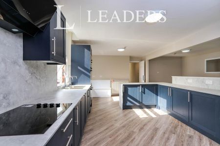 1 bedroom in a flat share to rent - Photo 3