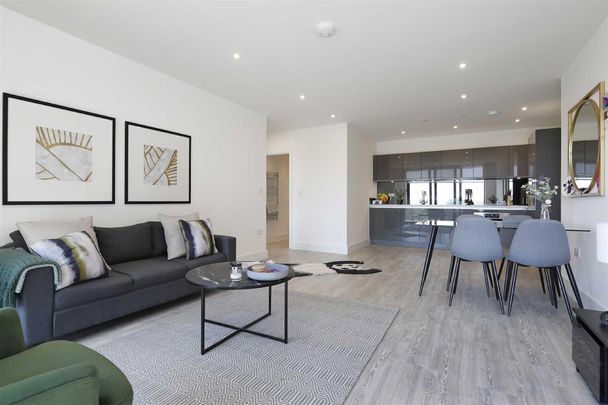 Sandown House High Street, Staines-Upon-Thames, TW18 - Photo 1