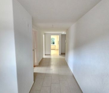 Charmant appartement de 3 pièces au centre de Fleurier avec balcon - Photo 3