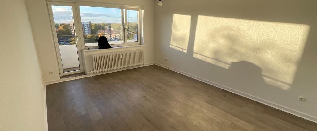 Renovierte 3-Zimmer-Wohnung in Lübeck mit großem Balkon - Foto 1