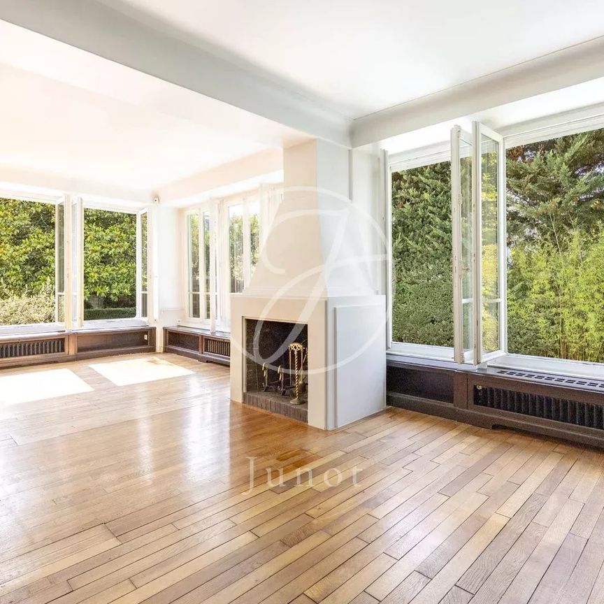 Tout savoir sur cette maison dans le quartier Bord de Seine-Closeaux, à Rueil-Malmaison - Photo 1