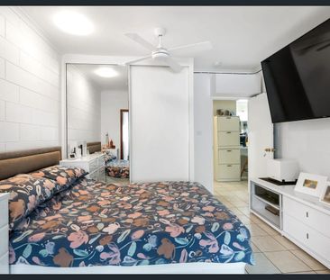 Unique Clifton Beach Sanctuary with Spa, Solar & Workshop Space - Photo 5